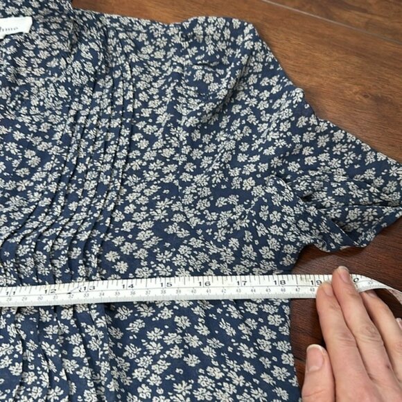 Boheme Short Sleeve V Neck Blue and White Floral Blouse Size Small - Picture 5 of 7